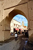 Marrakech - Medina meridionale, ingresso nella Kasba nei pressi di Bab Agnaou. 